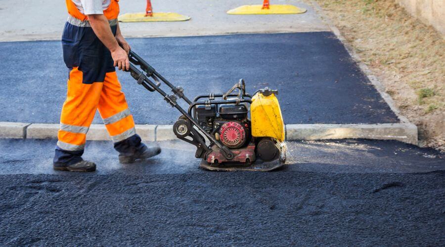Professional gutter cleaning in Columbia City, OR